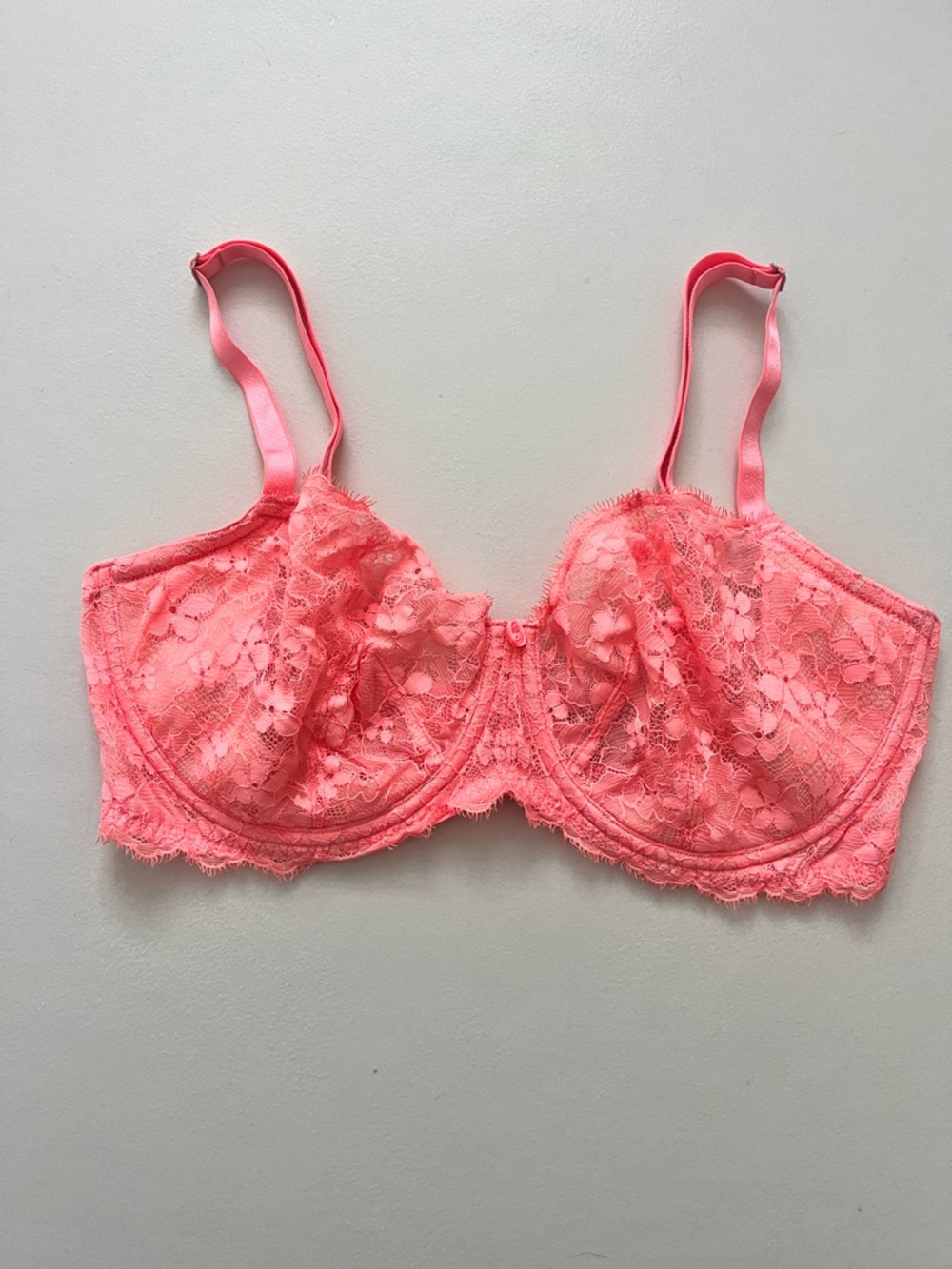 Victoria’s Secret Coral Lace Underwire Bra 36DDD-Never Worn
